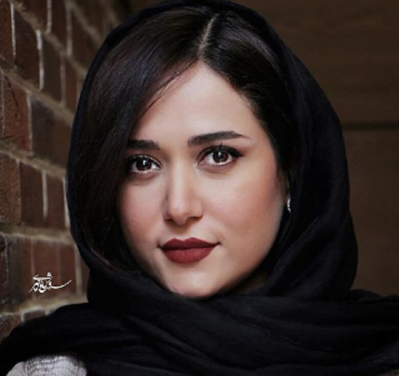 پریناز ایزدیار با استایل‌های مختلف در جشنواره حاضر شده است.