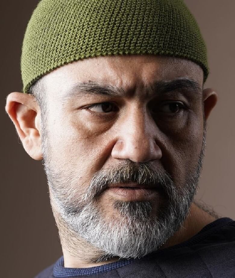 مهران غفوریان تیپ پیرمردی و عجیب زد.