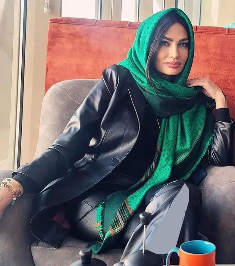 سهیلا گلزار مجری ماهواره‌ای خارج‌نشین به ایران آمده بود.