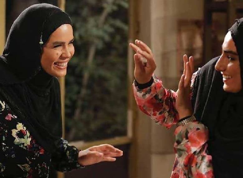 محیا دهقانی نجلای جدید در کنار دوستش روزگار خوش و خرم دارد.