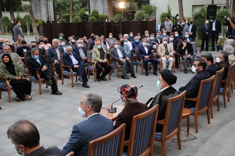 هنرمندان در مراسم افطاری رییس جمهور حضور دارند.