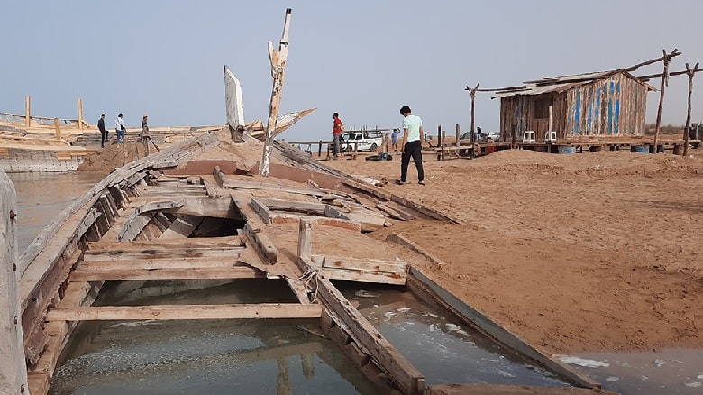 عجیب‌ترین قبرستان ایران بر روی آب در بندر عامری قرار دارد.