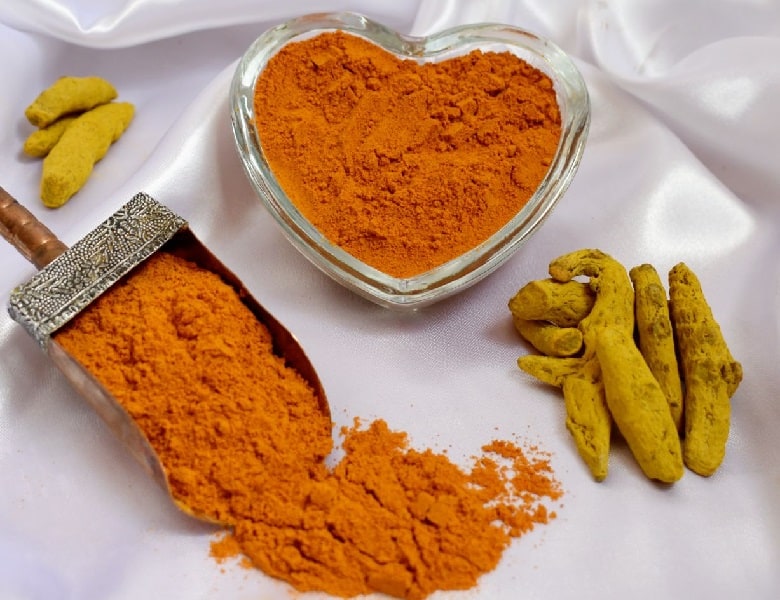 زردچوبه می‌تواند نفخ شکم را درمان کرد.