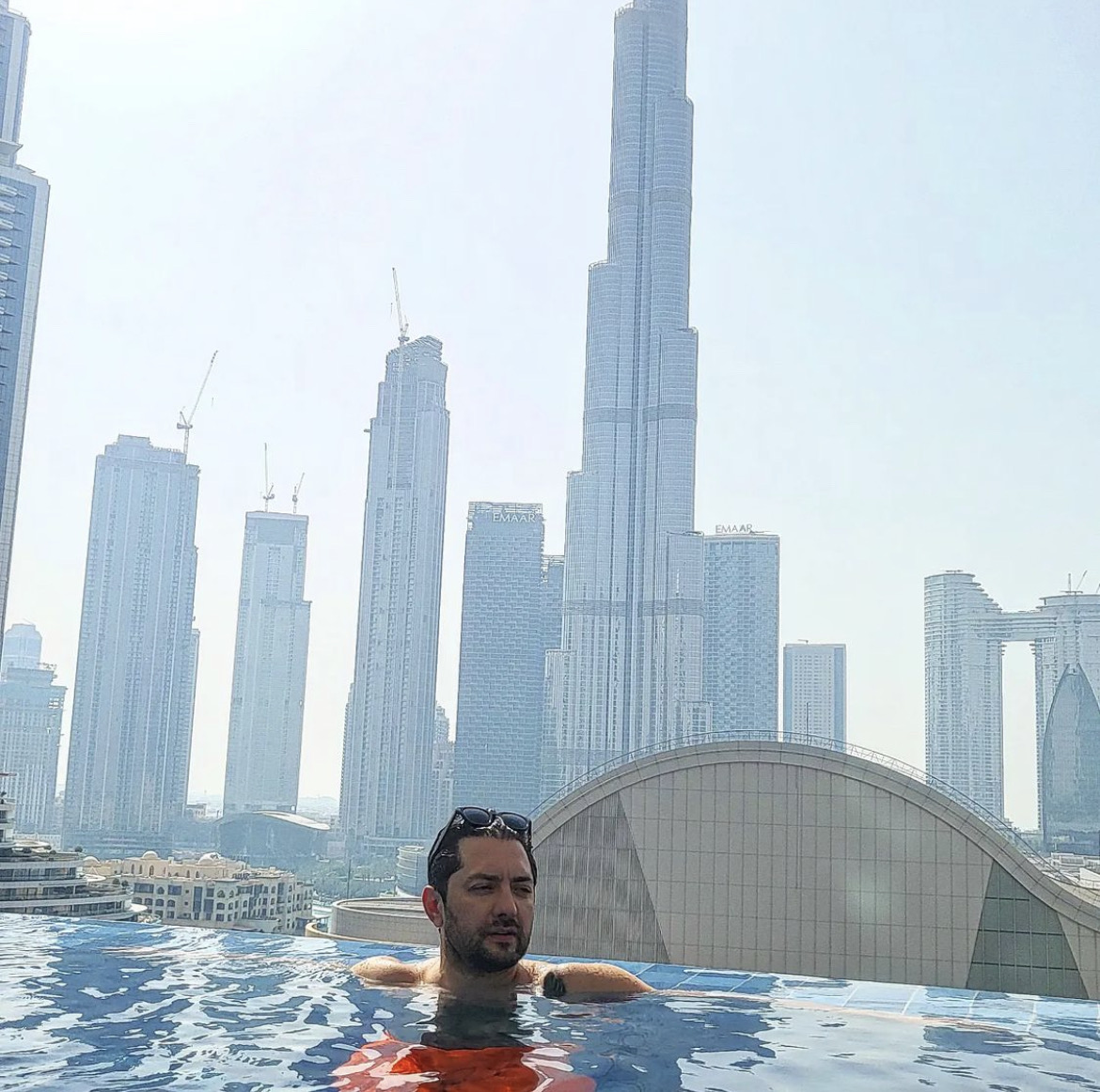 آبتنی کردن "بهرام رادان" در یک مکان رویایی/ عکس