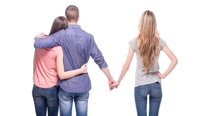 مردان خیانت کار نشانه‌های زیادی دارند.