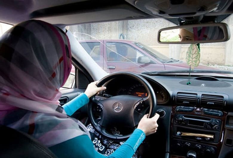 مردها فکر می‌کنند رانندگی زنان بد بود.