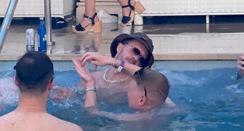 جک گریلیش ستاره گران قیمت لیگ برتر در پارتی دیده شده بود.