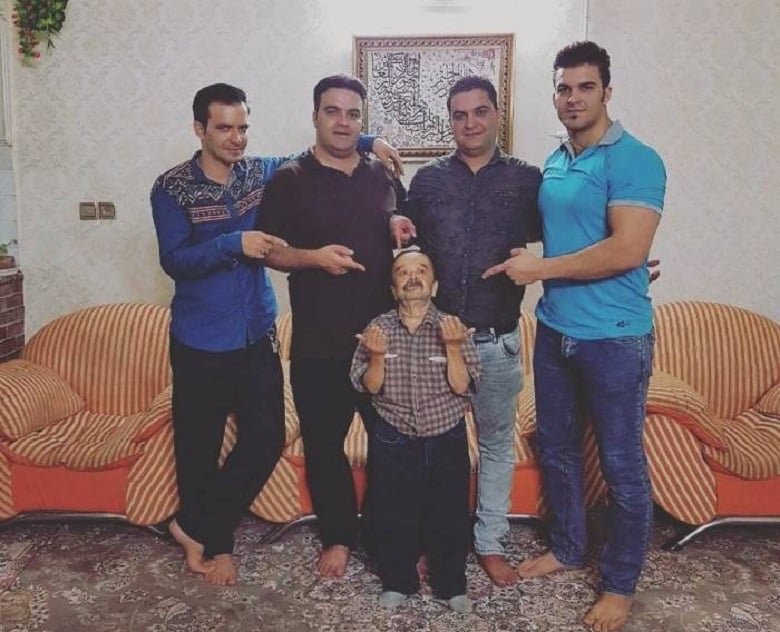 اسدالله یکتا کوتاه‌ترین بازیگر ایران پسران درشتی دارد.