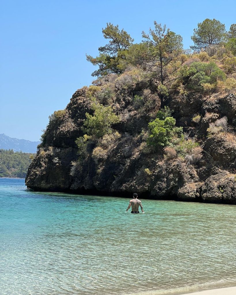 تفریح لاکچری الهیار صیادمنش و همسرش در جزایر ترکیه