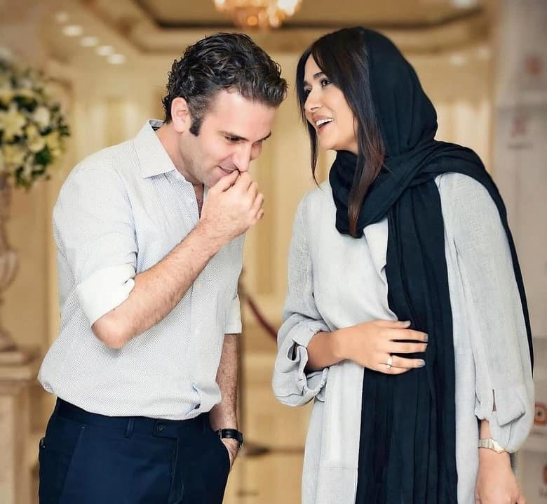 پریناز ایزدیار و هوتن شکیبا نگاه‌های خاص به هم دارند.