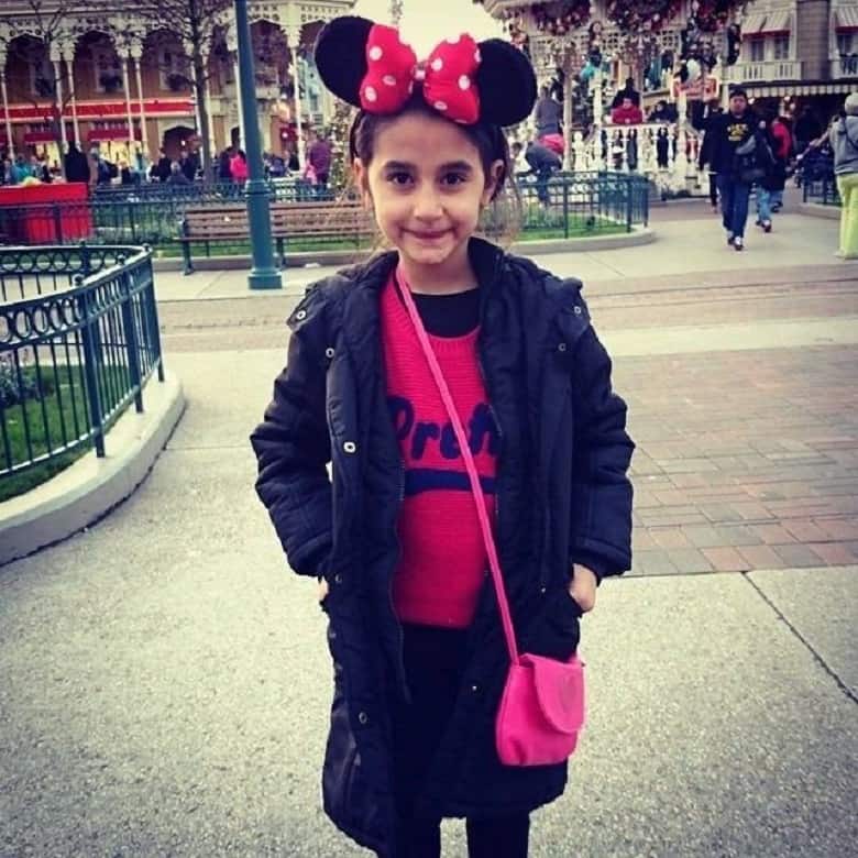 رضا رشیدپور و دختر ملوسش عکس گرفته اند.