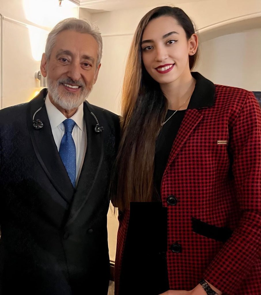 جنجال عکس یادگاری کیمیا علیزاده با خواننده لس آنجلسی