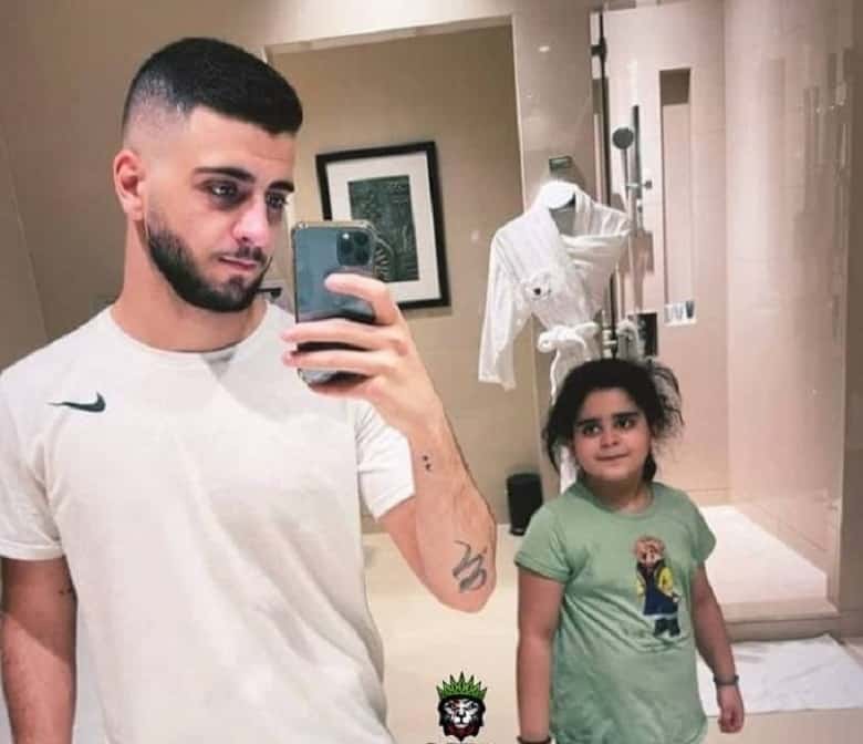 پسر علی کریمی هم تتو کرده است.