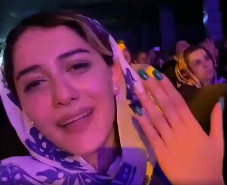 دخترِ گریانِ کنسرت رضا صادقی، در اصل شاخ اینستاگرامی بوده است.