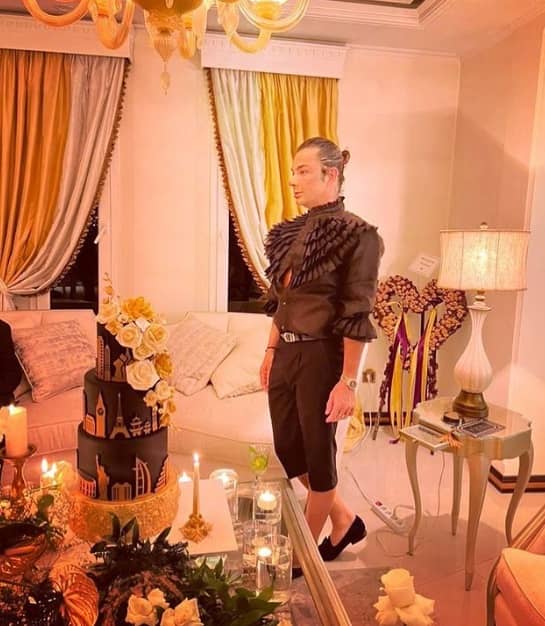 تصویری از تولد ایمان اشراقی، بازیگر نقش کامران در سریال محبوب خط قرمز