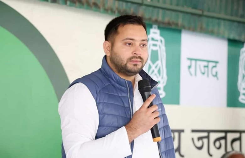 هزاران دختر برای رسیدن به تجاسوی یاداو صف کشیده بودند.