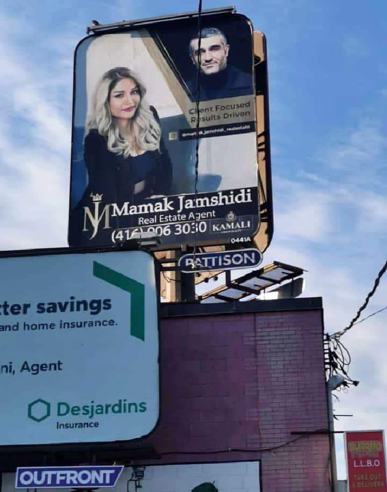مامک جمشیدی خواهر پژمان جمشیدی در خیابان‌های کانادا بیلبورد تبلیغاتی دارد.