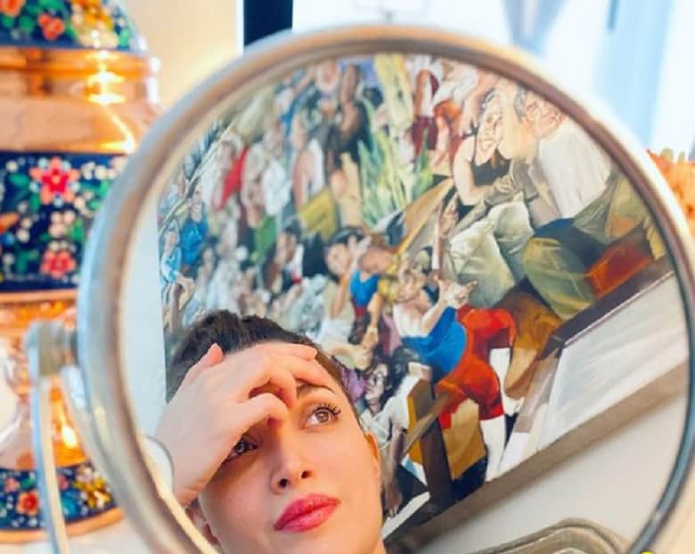 بهنوش طباطبایی یک سلفی زیرکانه بی‌حجاب از خود گرفته است.