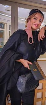 مهناز افشار هم معمولا از کلاه استفاده می کند.