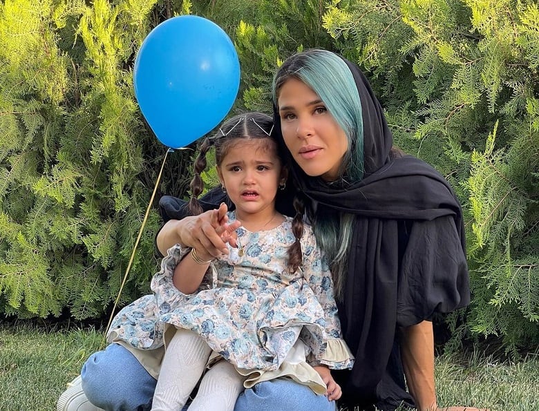 مهسا جاور علاقه زیادی به ست کردن داشته است.