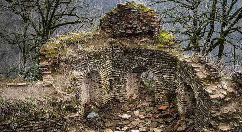 قلعه رودخان یکی از زیباترین و بزرگترین قلعه آجری در ایران است