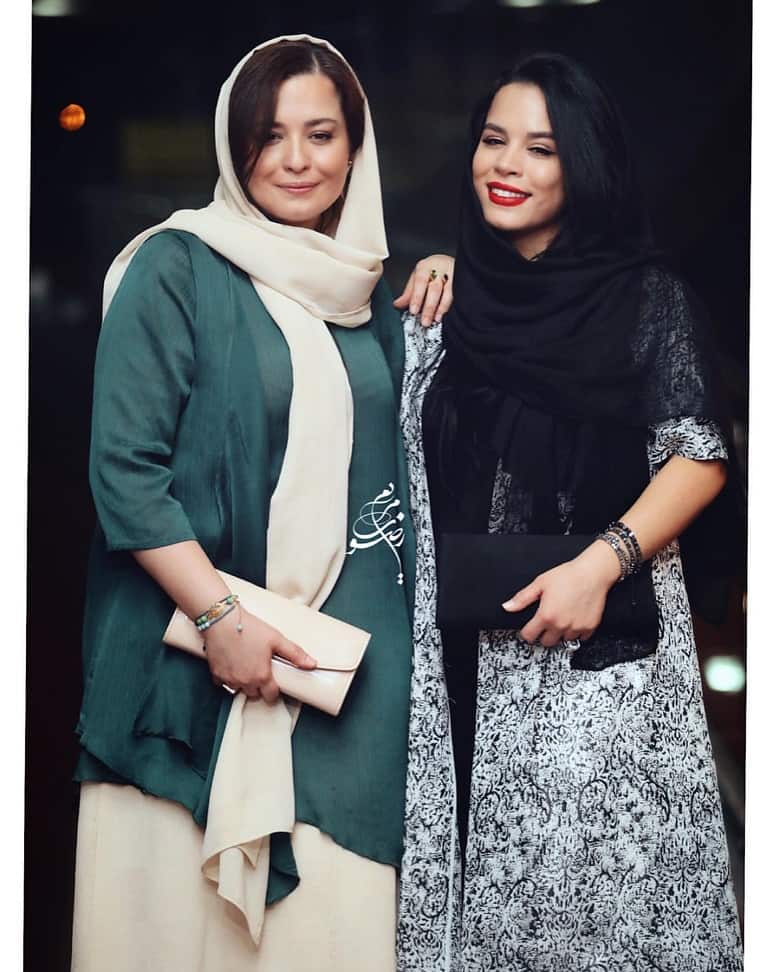 جای خواهران شریفی نیا عوض شده است.