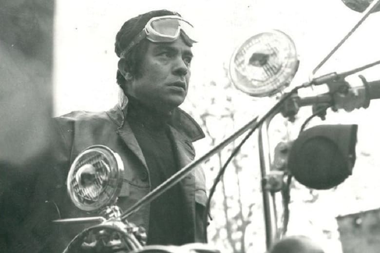 پژمان بازغی در هیبت بهروز وثوقی ظاهر شده بود.