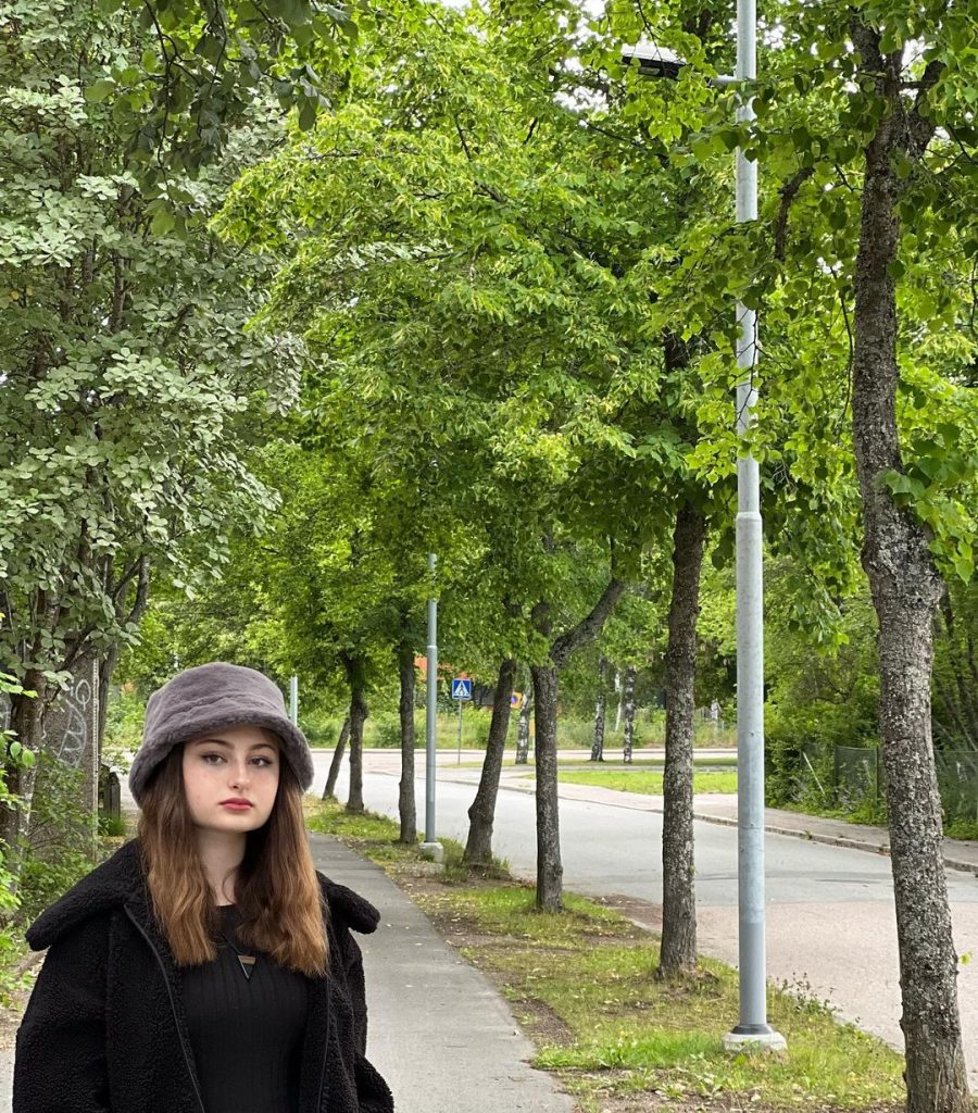 رونمایی سارا و نیکا از چهره بدون آرایش شان در سوئد