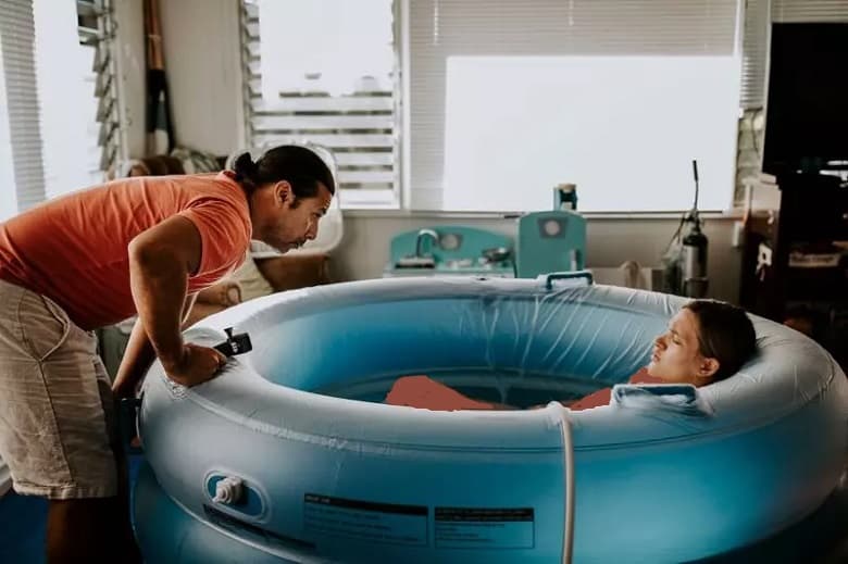 زایمان در آب مزیت‌های جالبی دارد.