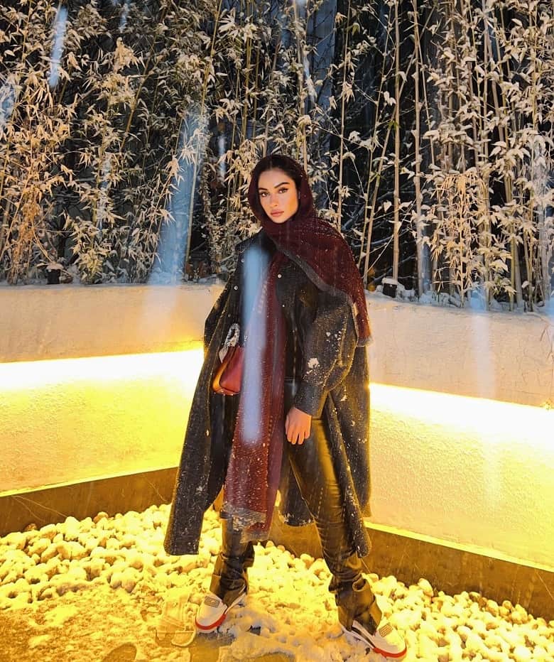 ترلان پروانه با شلوار چرمی و لب‌های تزریقی پلنگ شده است.