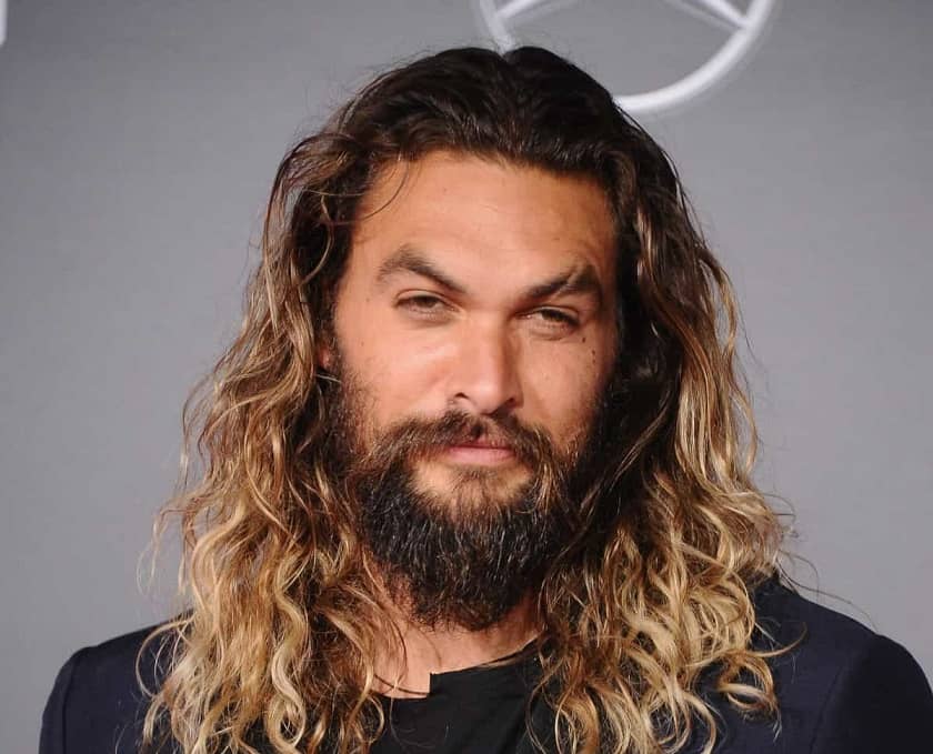 زخمی آشکار و معروف روی صورت جیسون ماموا 