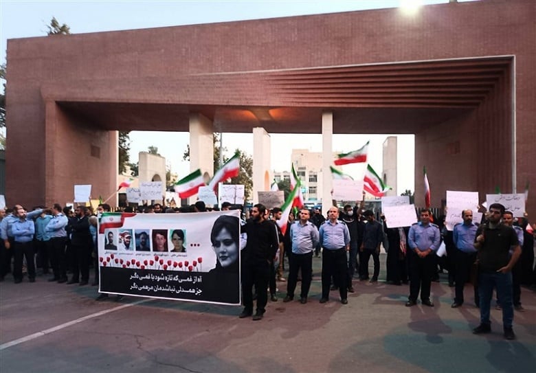 رئیس دانشگاه شریف از حضور لباس شخصی‌ها اطلاع نداشته است.
