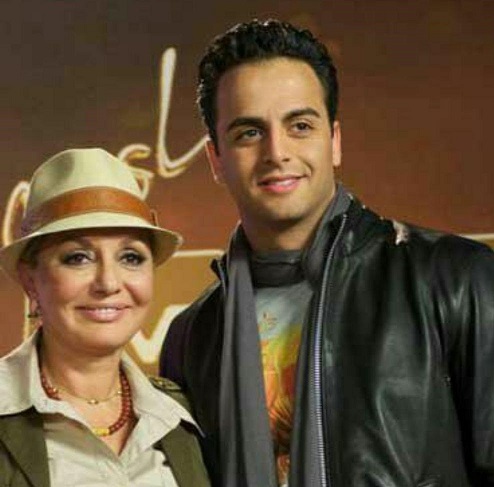 عکسی جنجالی و دو نفره از "گوگوش" و نامزد 35 ساله اش/تصویر