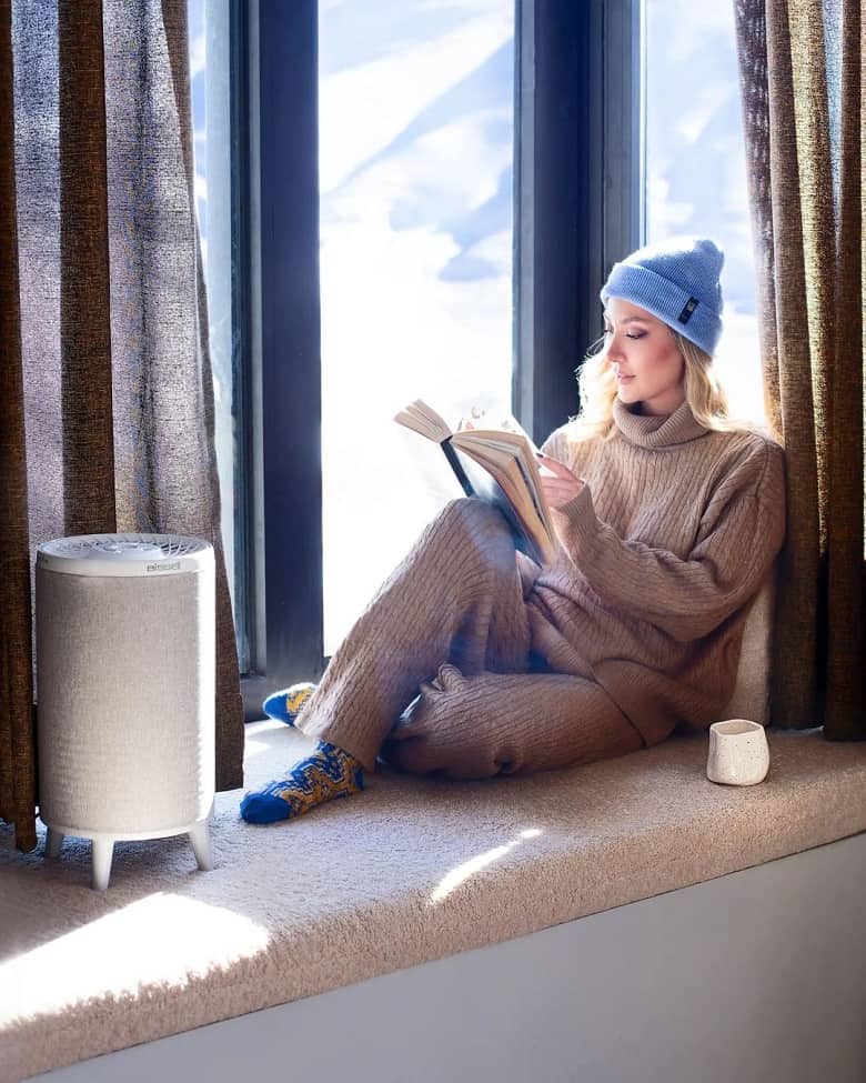 همسر بهرام رادان با تم تابستانی و زمستانی ژست مدلینگی گرفته است.