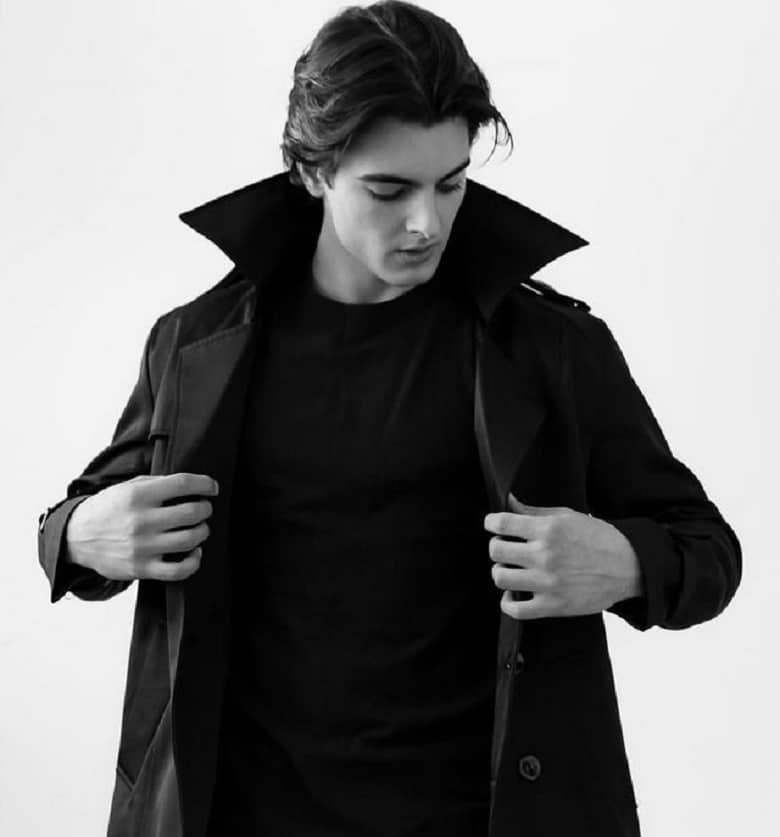 سام گوشه زیباترین مرد جهان است.