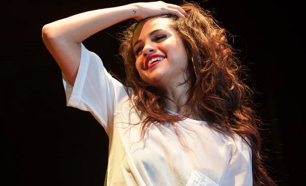 عکسی جالب از چهره صددرصد متفاوت "سلنا گومز"/ تصویر