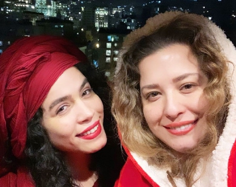 خواهران شریفی نیا به پیشواز کریسمس رفتند.