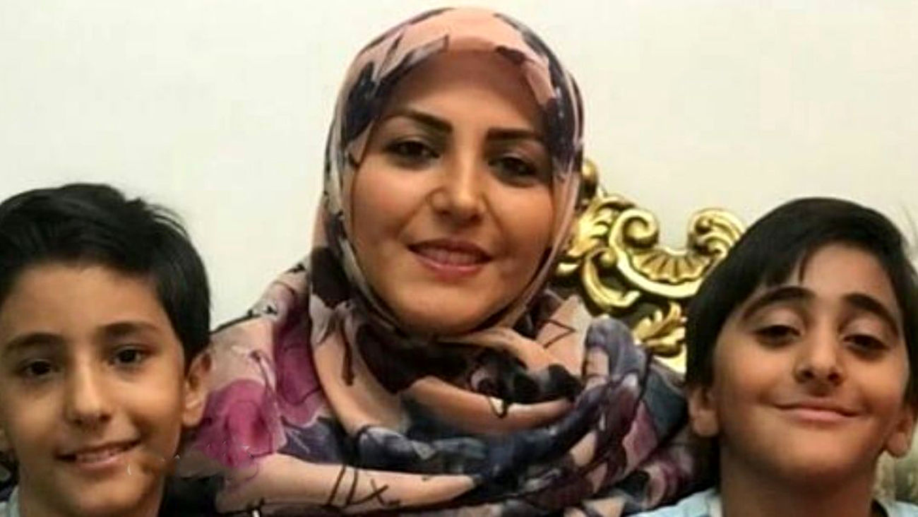 عکسی جالب از "خانم مجری معروف" و دو پسر دوقلویش/ عکس