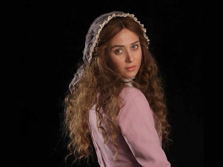 پریناز ایزدیار یک گلاه گیس جنجالی گذاشته است.