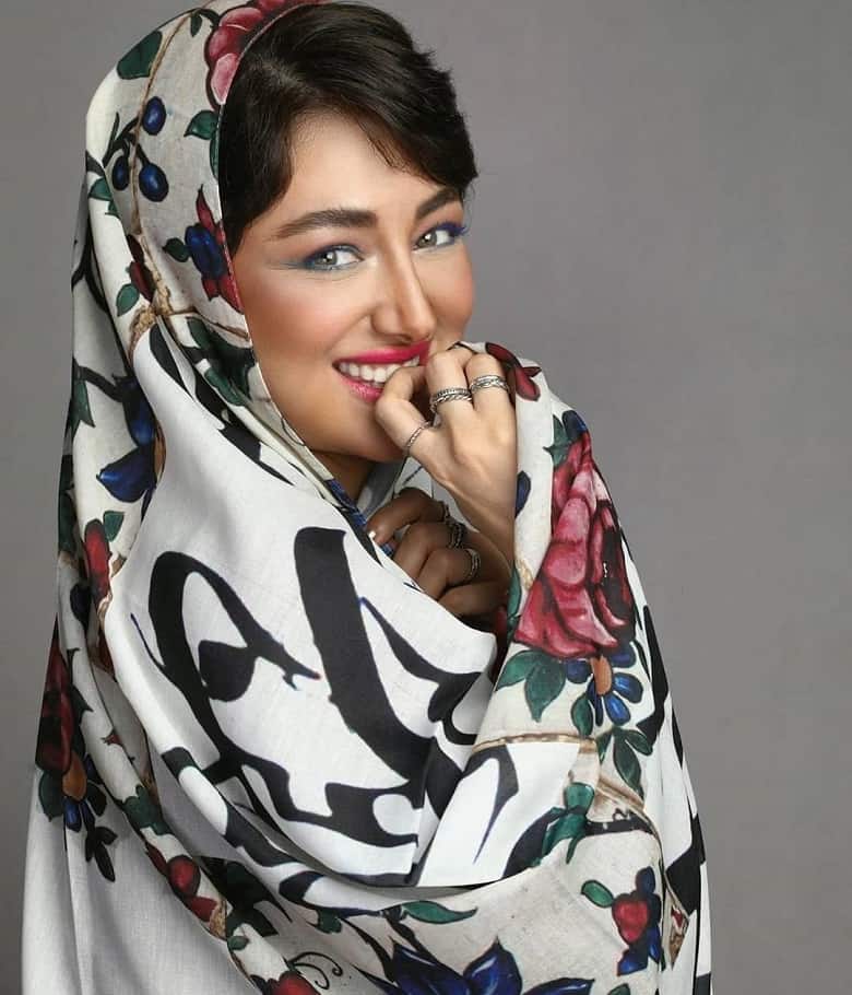 ویدا جوان با یک لباس ایرانی دیده شده است.