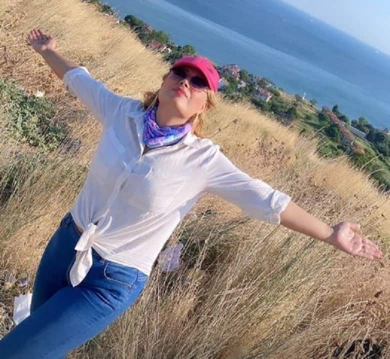 صبا راد در ترکیه گشت و گذار حاشیه ساز انجام داد. صبا راد در ترکیه گشت و گذار حاشیه ساز انجام داد.