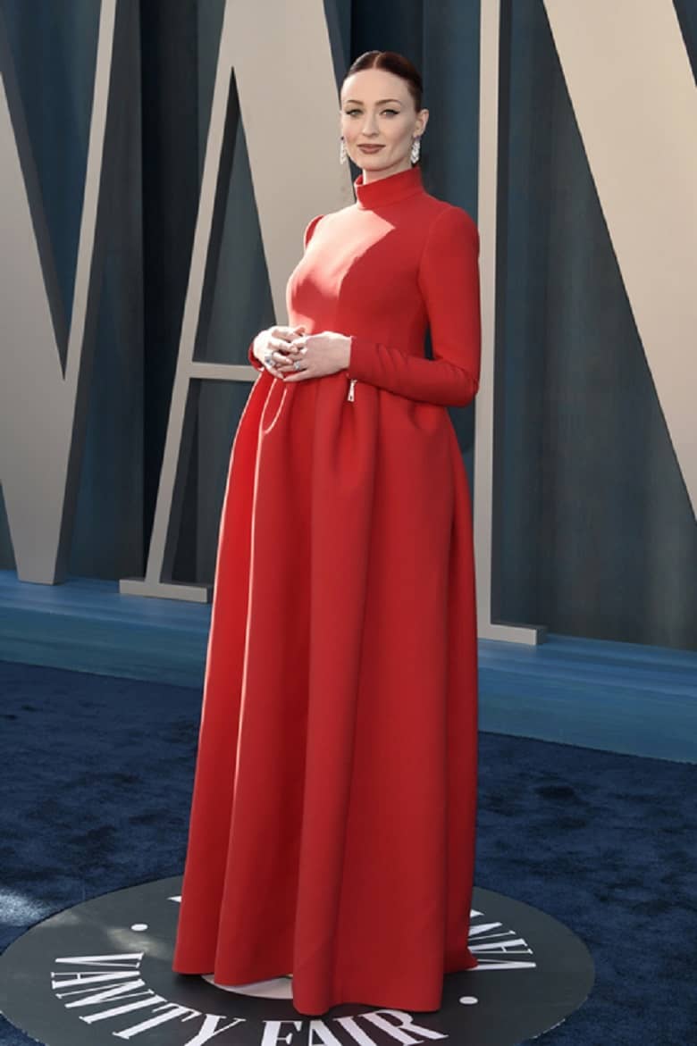 خانم‌های بازیگر زمان بارداری لباس‌های زیبایی پوشیده اند.