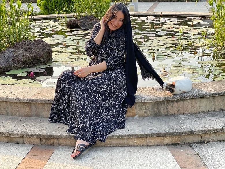 گربه‌ نزدیک بود سمیرا حسن پور را بی‌حجاب کند.