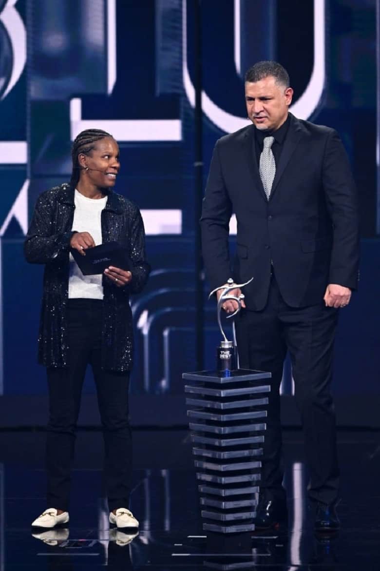 ستاره دنیای فوتبال زنان به شهریار نگاه معناداری انداخته است.