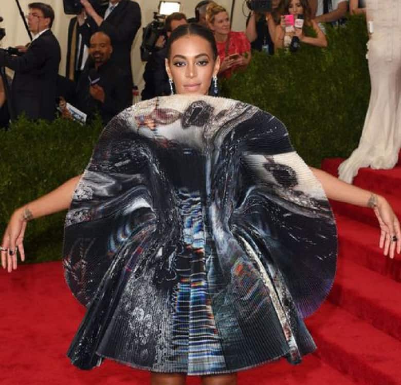 بی‌ریخت‌ترین لباس‌هایی که افراد مشهور پوشیده بودند.