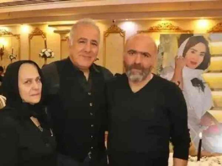 حال مادر مرحوم زهره فکورصبور در مراسم سالگرد دخترش خراب بود.