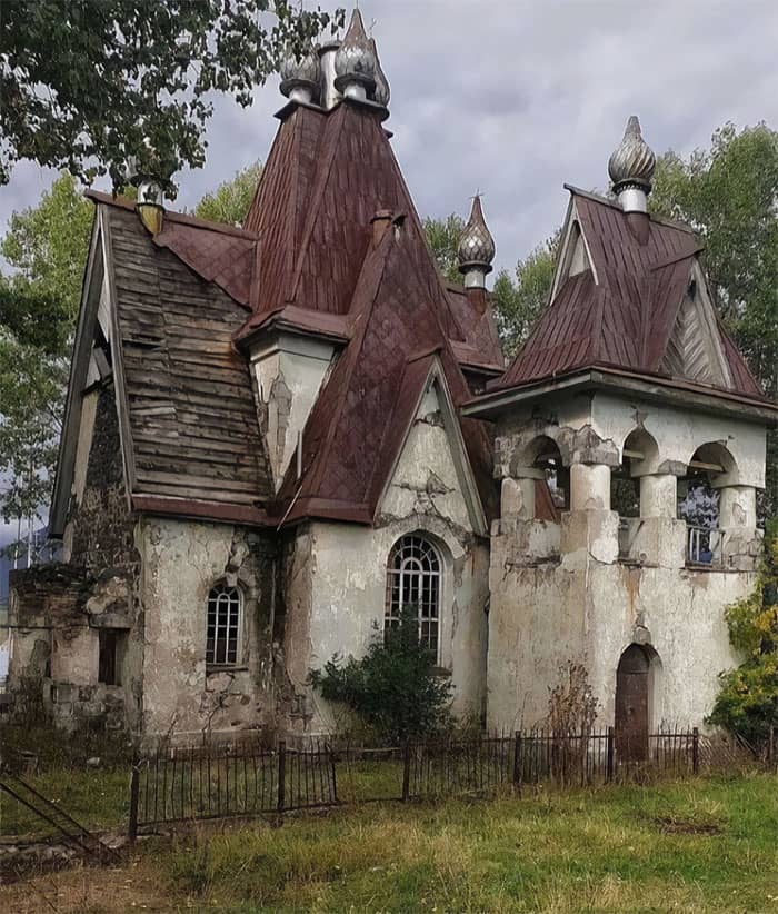 یک کلیسای رها شده در ارمنستان