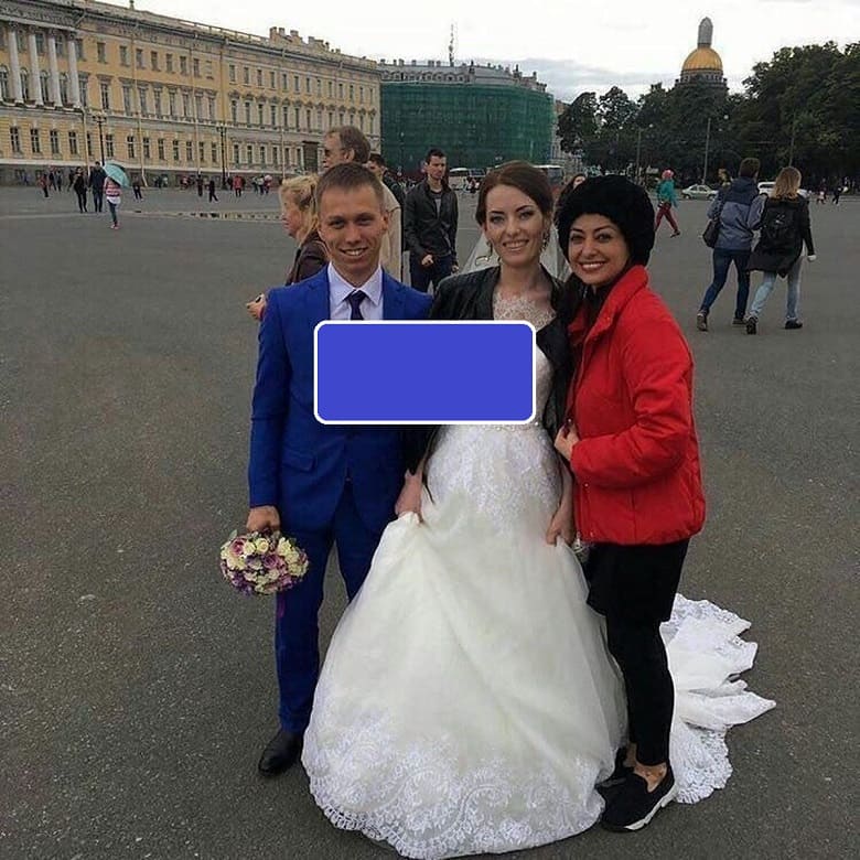 نفیسه روشن ساقدوش عروس و داماد روس شده است.