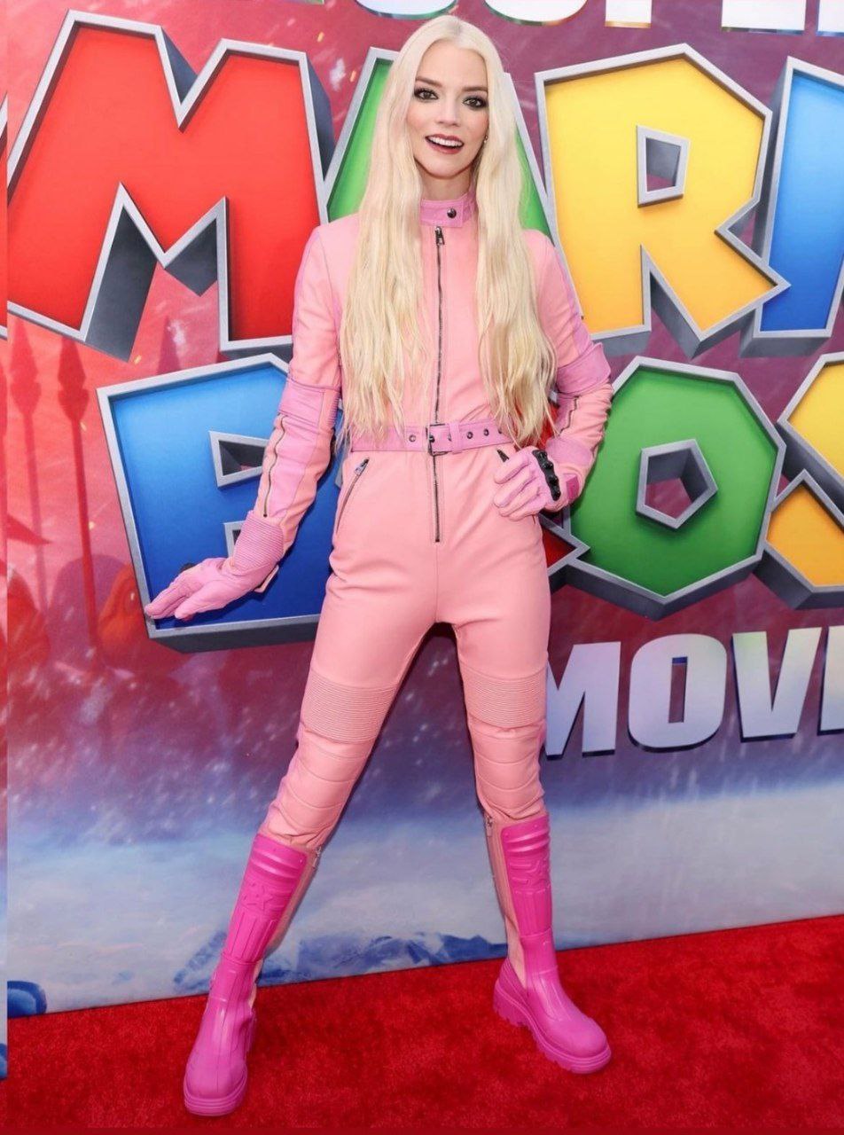 این "خانم بازیگر معروف" کپی شخصیت باربی کارتونی است/ عکس