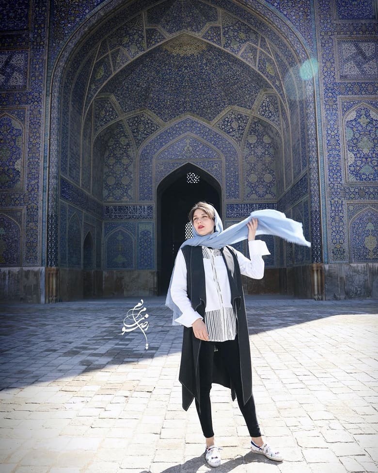 عکس‌های خاص بازیگر خارجی با اماکن مذهبی ایران